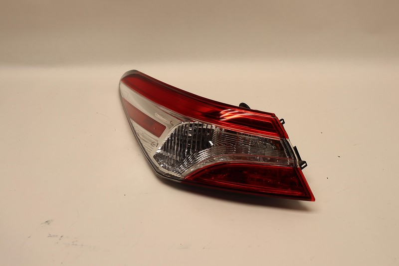 2018-2022 TOYOTA CAMRY REAR LEFT DRIVER SIDE TAILLIGHT LAMP ASSEMBLY OEM