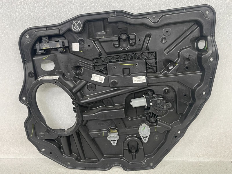 ⭐2019-2023 RAM 1500 REAR RIGHT PASSENGERS SIDE BODY DOOR REGULATOR OEM LOT2393