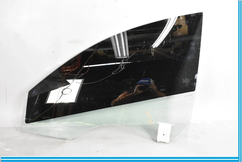 14-18 Mercedes W117 CLA250 Front Left Driver Side Door Window Auto Glass OEM