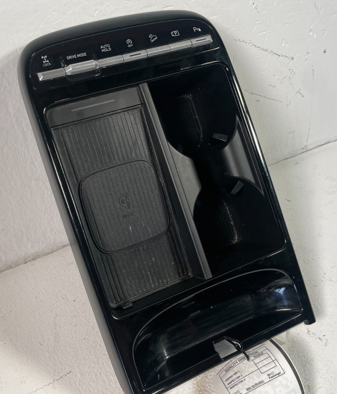 2025 HYUNDAI TUCSON CENTER CONSOLE CUP HOLDER W/ CHARGER & SWITCH 2.5L # 105969
