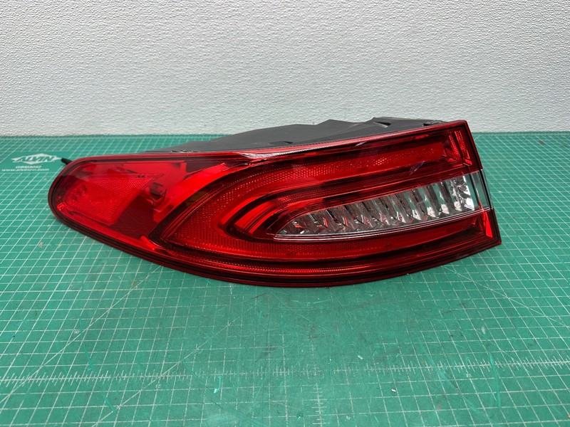 12-15 JAGUAR XF XFR REAR LEFT DRIVER SIDE OUTER TAIL LIGHT LAMP OEM