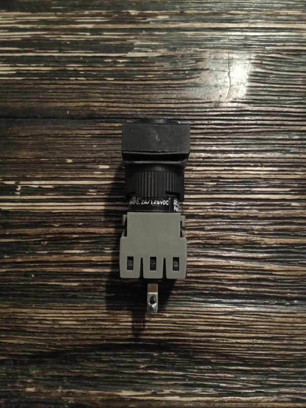 Fuji Electric AH165-J0A-A Key Selector Switch ( NO KEY)