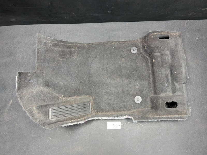Front Left Floor Covering Carpet 2019 Chevrolet Equinox 84185748 2018 2020 2021