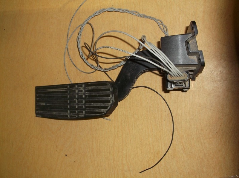 Freightliner A01-30506-000 Throttle Accelerator Pedal Assembly w/ Wires