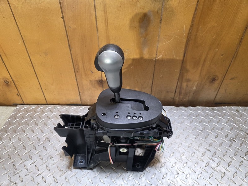 2011-2017 NISSAN JUKE AUTOMATIC FLOOR GEAR SHIFTER ASSEMBLY OEM