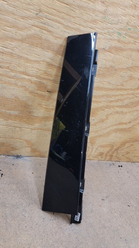 2015 - 2019 LINCOLN MKC REAR LEFT DOOR WINDOW FORWARD APPLIQUE MOLDING OEM