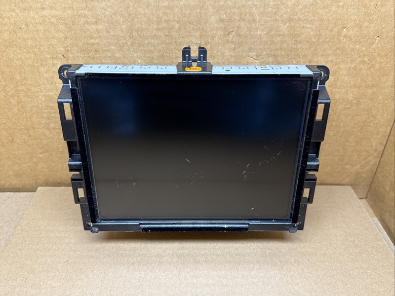 2015-2017 Chrysler 200 Radio 8.4 Display Screen Harman VP3 NA 68270680AE