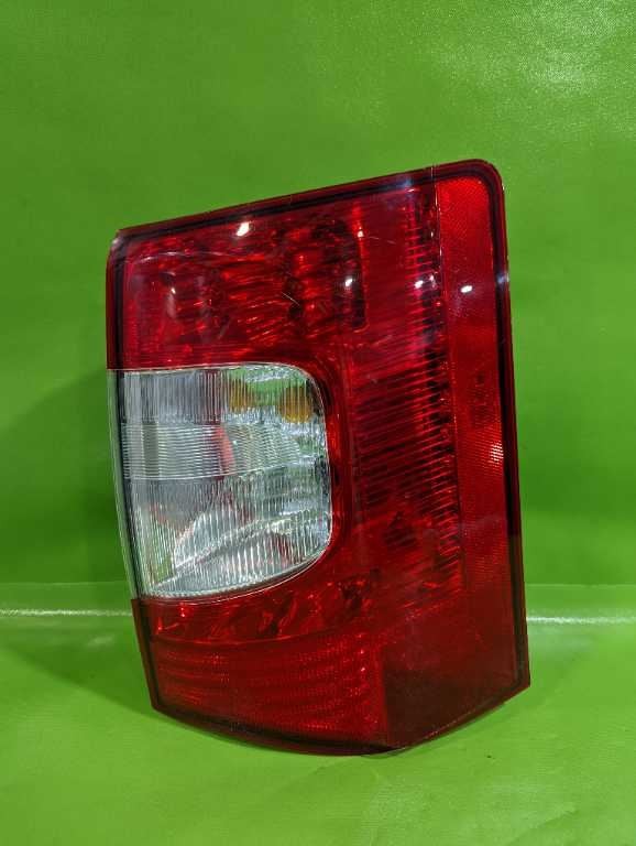 08-16 TOWN COUNTRY PASSENGER RIGHT TAILLIGHT LAMP OEM 4508-49