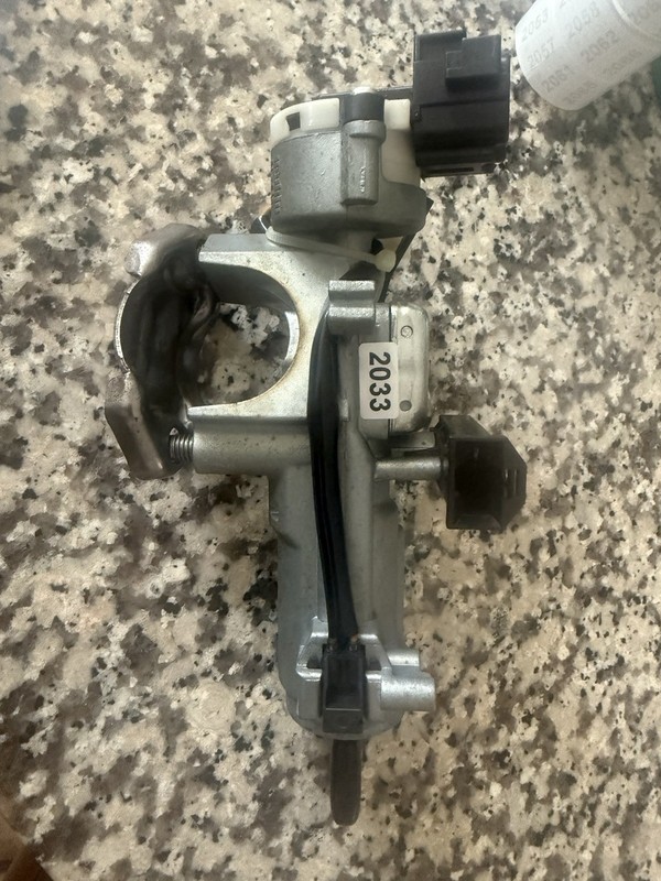 07- 13 SUZUKI SX4 Ignition Switch With One Key