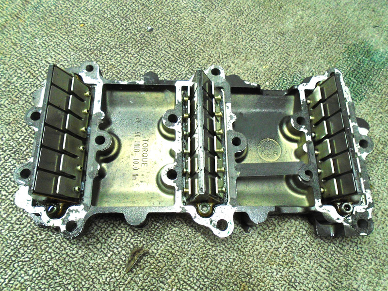 MERCURY OUTBOARD 75 90 115 HP ADAPTER PLATE & REED BLOCK 879839A00 828623T4