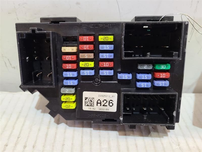FUSE RELAY JUNCTION BOX FITS 2013 ESCALADE 568979