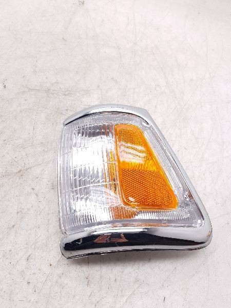 92 93 94 95 TOYOTA PICKUP Passenger Corner/Park Light Fender Mounted 81620-35080