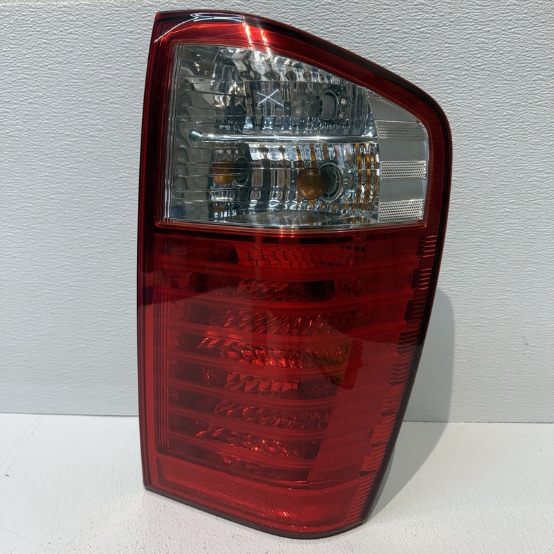 2006-2014 Kia Sedona OEM Rear Brake Tail Light Lamp Right RH Passenger