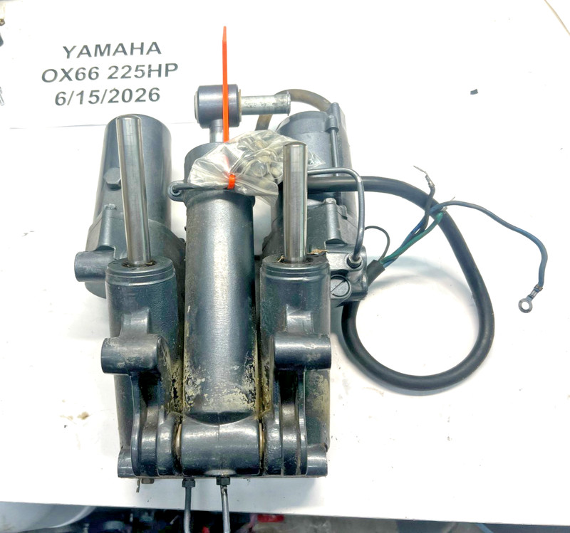 Yamaha Outboard 200-250HP 4 Stroke Power Trim 61A-43800-25-4D Tested Freshwater