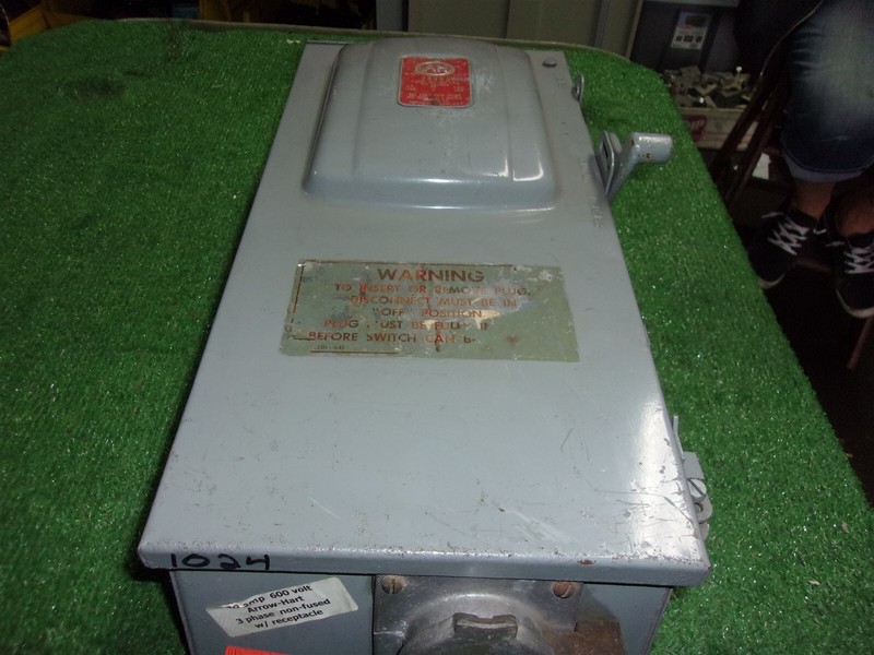 Arrow Hart 24493 Enclosed Switch with Power Lock *FREE SHIPPING*