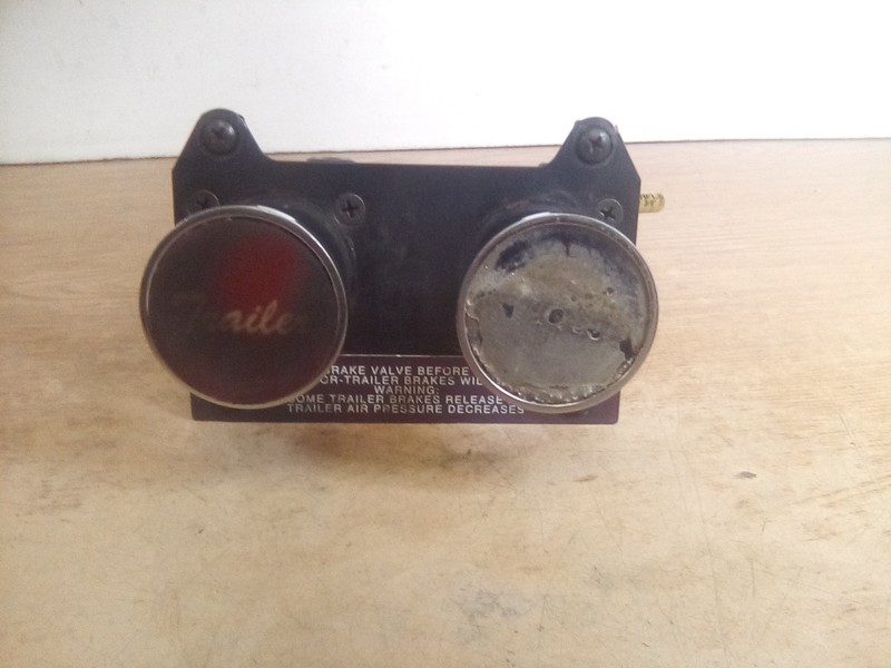 Peterbilt 379/Bendix 5001230 Air Brake Valve