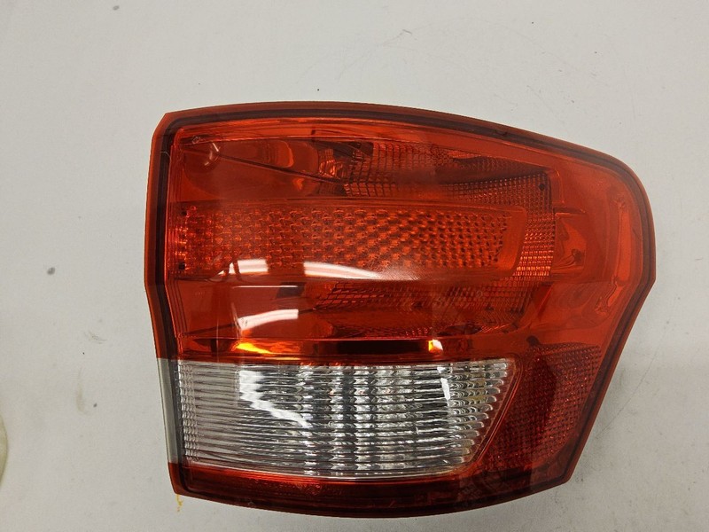 Passenger Tail Light Quarter Panel Mounted Fits 11-13 GRAND CHEROKEE 3376664