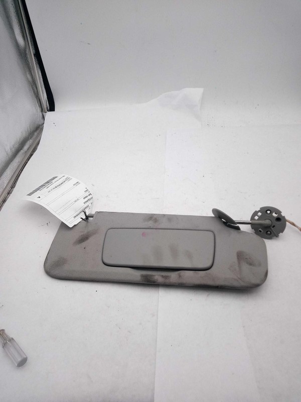 2019 Chevrolet Equinox White Sun Visor OEM Used 669361 4DR SUV 92K Miles