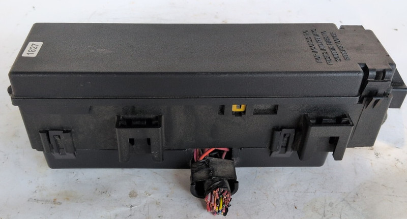 2004-2006 Dodge Durango Engine Compartment Fuse Box Relay W/ Pigtails! OEM