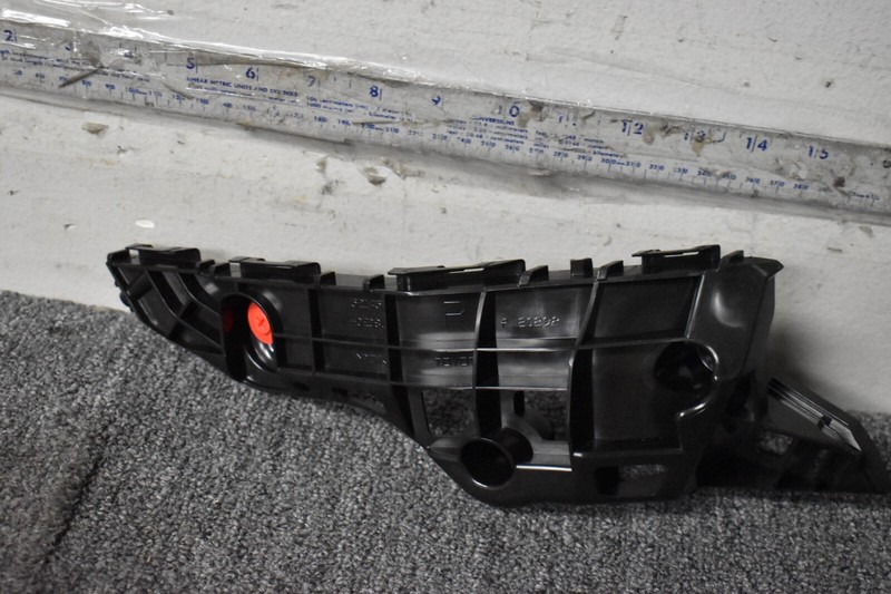 2018-2019 TOYOTA HIGHLANDER BUMPER COVER SUPPORT RIGHT FACTORY OEM
