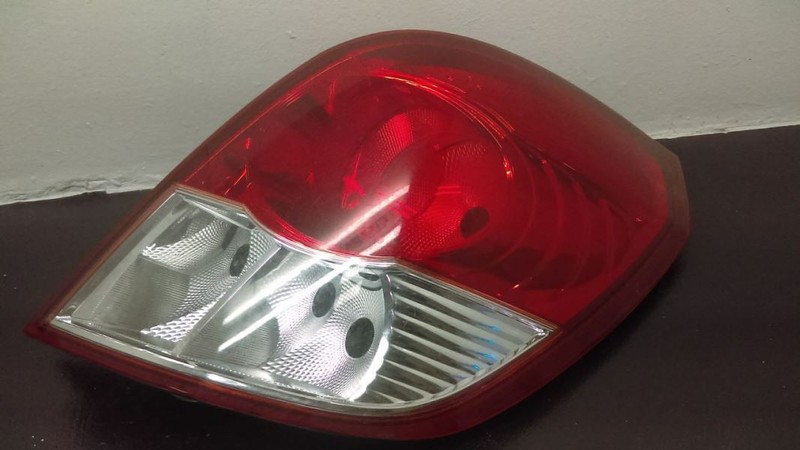 08-10 Saturn VUE Right Passenger Tail Lamp Assembly OEM 96830930