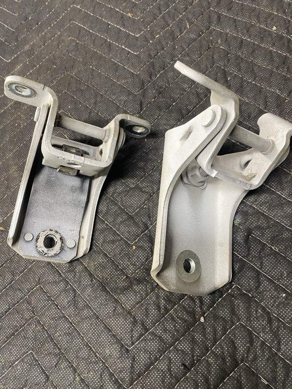 2014 E250 Left Front Door Hinges