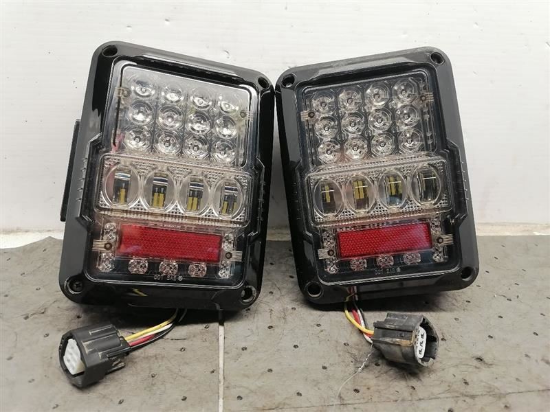 LED Tail Lights Pair VIN W 6th Digit Jk Body Fits 07-18 WRANGLER 897054