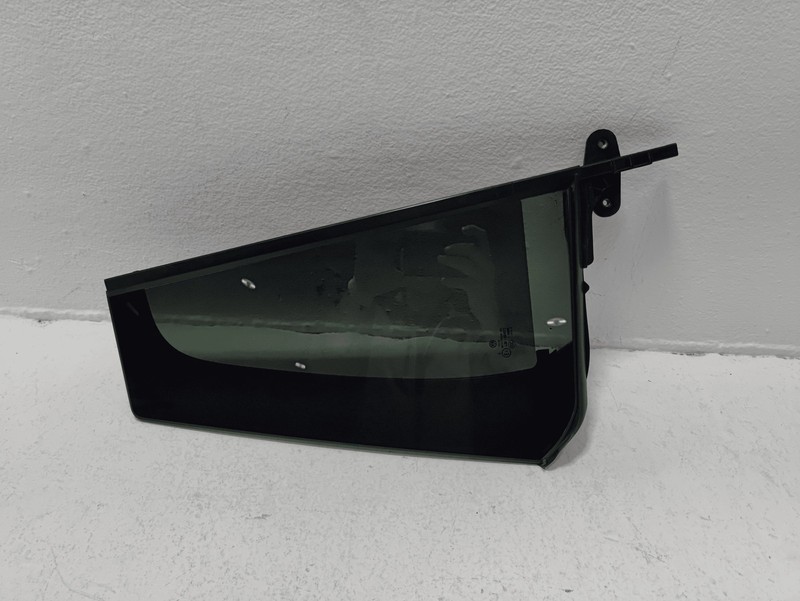 2018-2025 VOLKSWAGEN ATLAS Rear Passenger Side Door Fixed Window Vent Glass OEM
