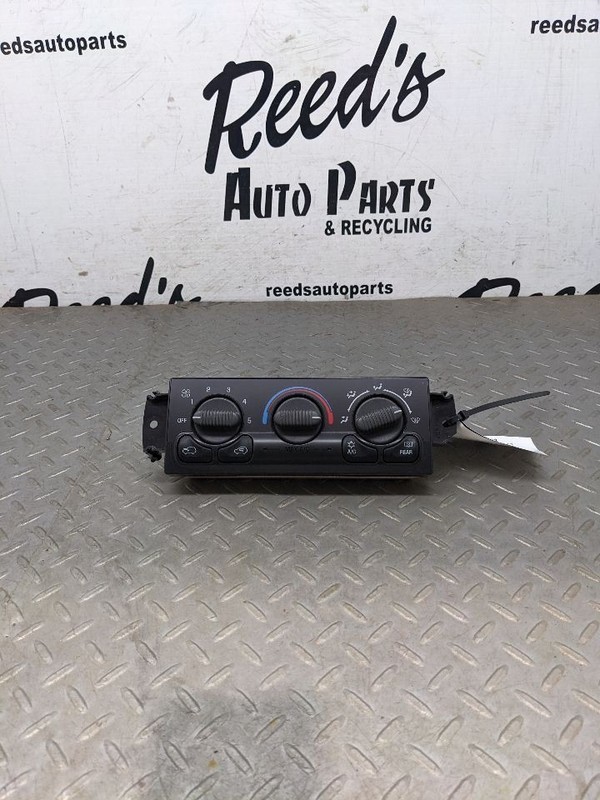 Temperature Control Dash Mounted Fits 00-02 SUBURBAN 1500 1152457