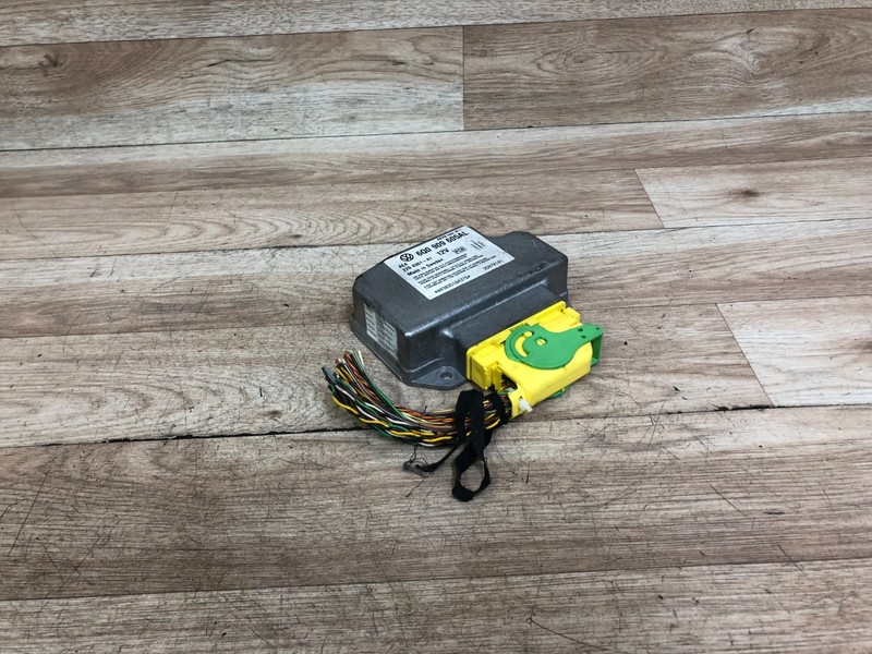 VOLKSWAGEN BEETLE OEM CONVERTIBLE TOP ROOF LIFT CONTROL MODULE 2004-2010