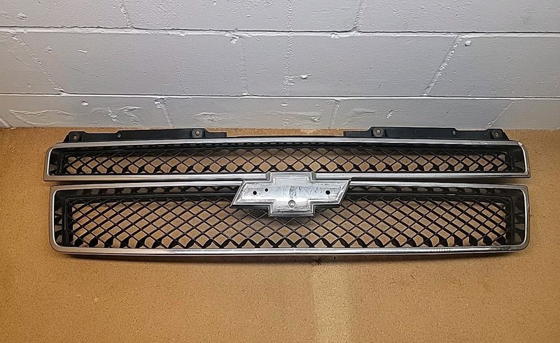 2007 - 2014 Chevrolet Suburban Avalanche Tahoe Upper & Lower Grille Chrome OEM