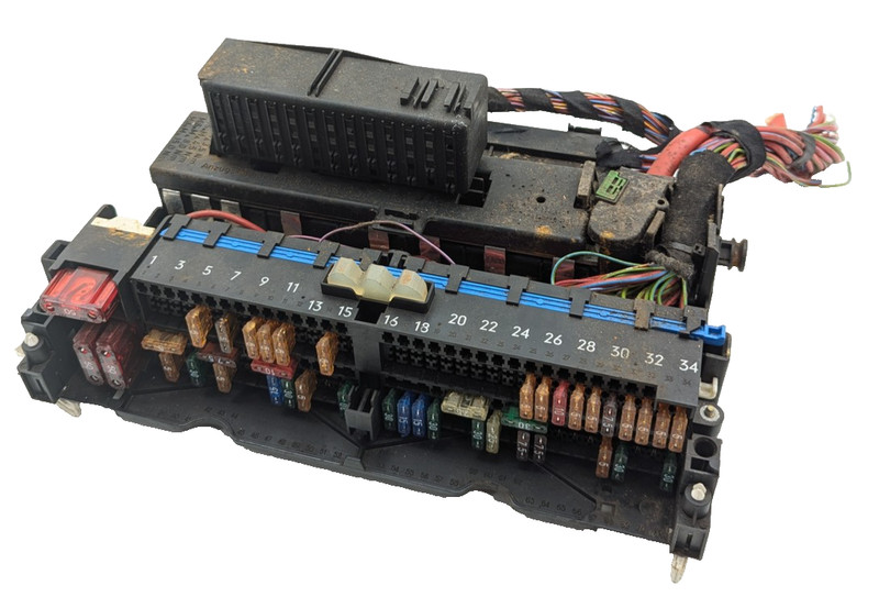 1999 2000 BMW 323i 01-05 325i Interior Fuse Box 8364542