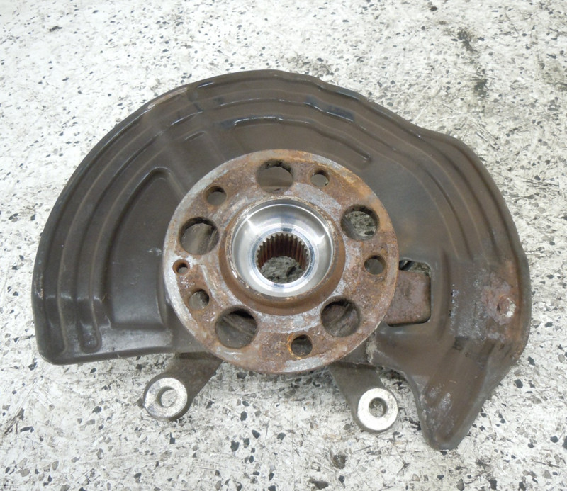 14-19 Mercedes-Benz CLA250 Front Spindle Knuckle Hub Driver Left OEM W/O Sport