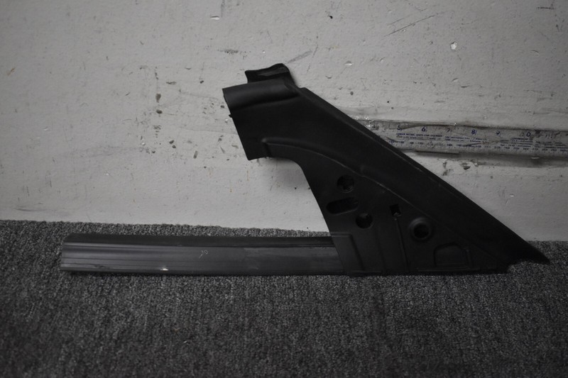 MERCEDES BENZ S550 WINDOW SEAL TRIM FACTORY OEM