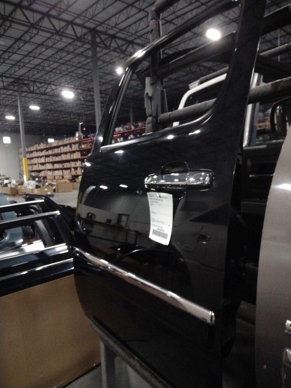 2010 Chevrolet Avalanche 1500 Left Door Black 4DR PU Good Condition 138328