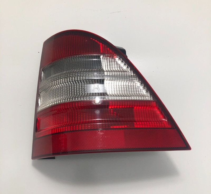 2005 Mercedes-Benz ML500 Passenger Side Tail Light Taillight OEM
