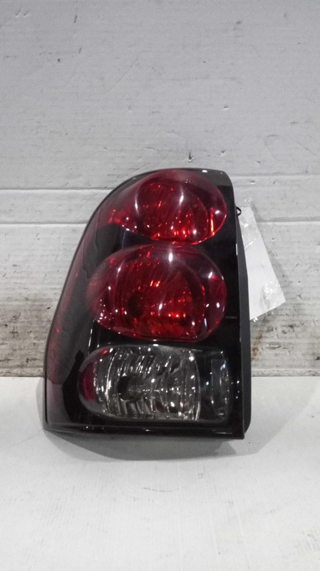 2005 Chevrolet Trailblazer Left Tail Light Assembly White Aftermarket 610020