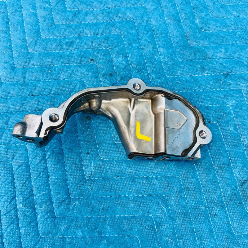 2011–2013 Infiniti M56 Left Camshaft Support Bracket OEM VK56VD 127K