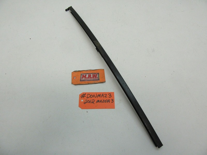 RIGHT PASSENGER BACK REAR DOOR GLASS WINDOW VENT GUIDE RUN SEAL METAL STRIP RR R