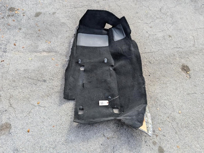 Front Left Floor Covering Carpet 1998 Chevrolet Corvette 10340951 1999 - 2003 X