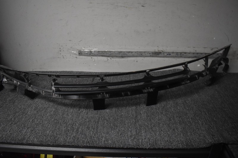 2001-2005 BMW 320I FRONT LOWER GRILLE FACTORY OEM