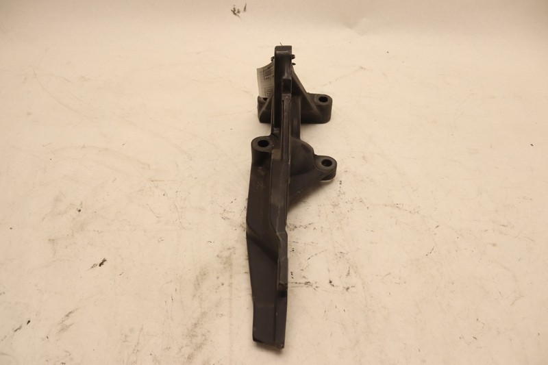 2018-2023 PETERBILT 579 REAR RIGHT EXHAUST BRACKET MOUNT M11-8382 OEM