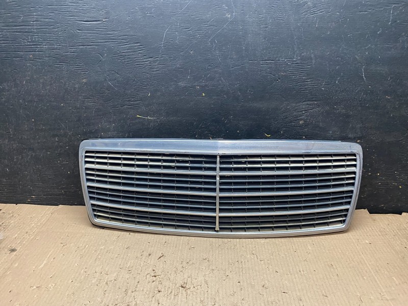 1994 to 1998 Mercedes-Benz W140 S600 S500 S320 Front Upper Grille OEM X8142 PS