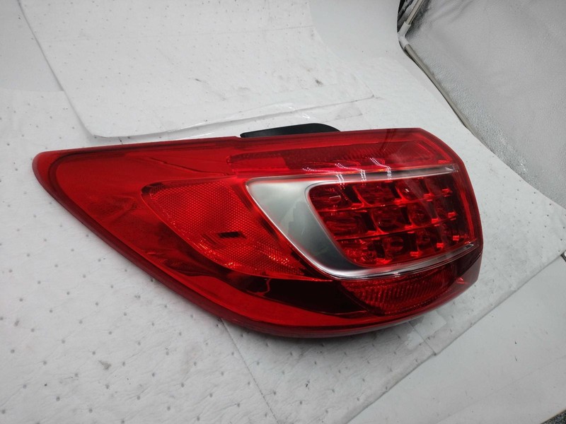Used Left Tail Light Assembly fits: 2013 Kia Sportage quarter panel mounted Left
