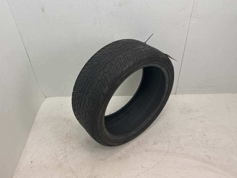 YOKOHAMA 255 40 R20 TIRE USED