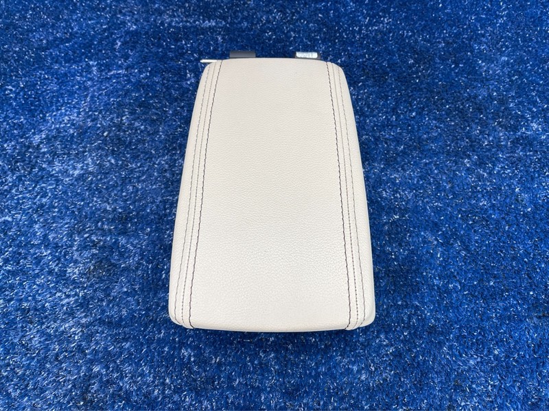 2016-2019 Buick Cascada Center Console Armrest Lid Leather oem 13471159K02