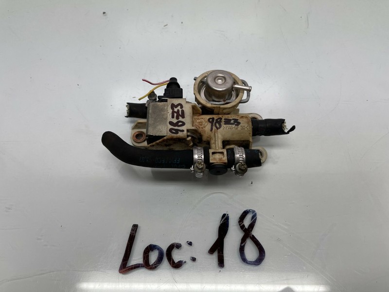 96-99 BMW E36 M44 1.9L engine FUEL PRESSURE REGULATOR VALVE OEM