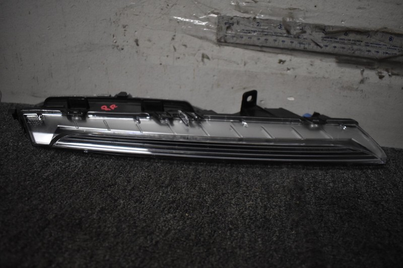2019-2020 PORSCHE CAYENNE S DAYTIME RUN LAMP RIGHT SIDE FACTORY OEM