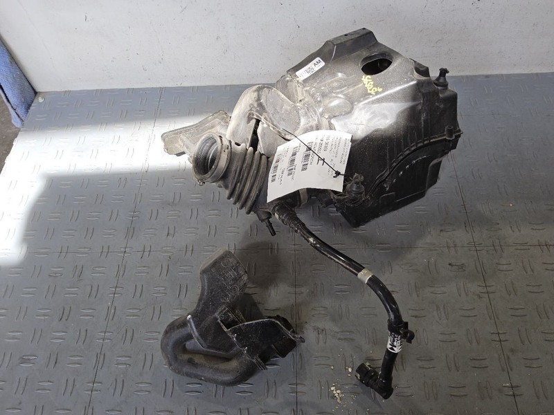 2012-2018 Ford Focus Air Cleaner Intake Box Assembly 2.0L Gas w/o Turbo