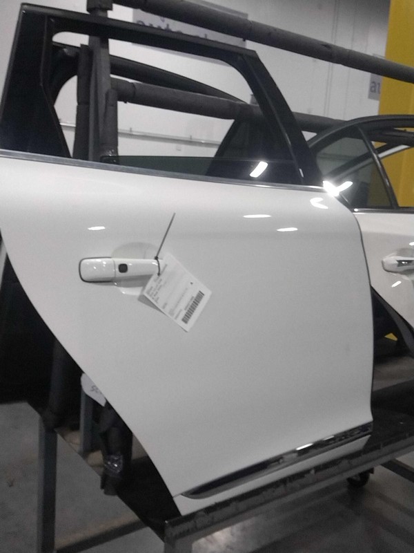2016 Volvo XC60 White Right Rear Door 495738 Used 127k Miles OEM
